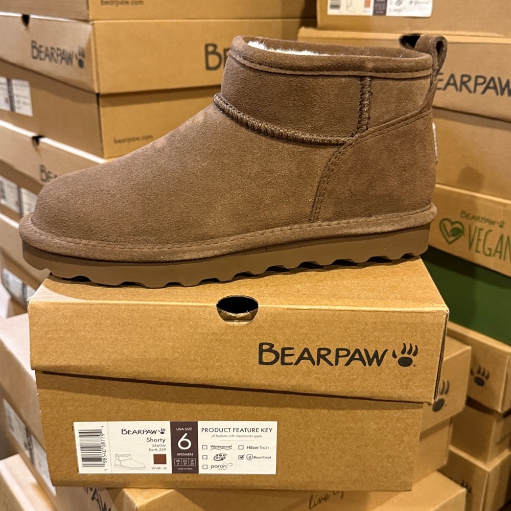Bearpaw Shorty earth boots